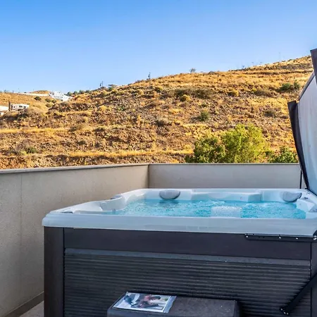 Stunning House With Private Jacuzzi And Sea Views